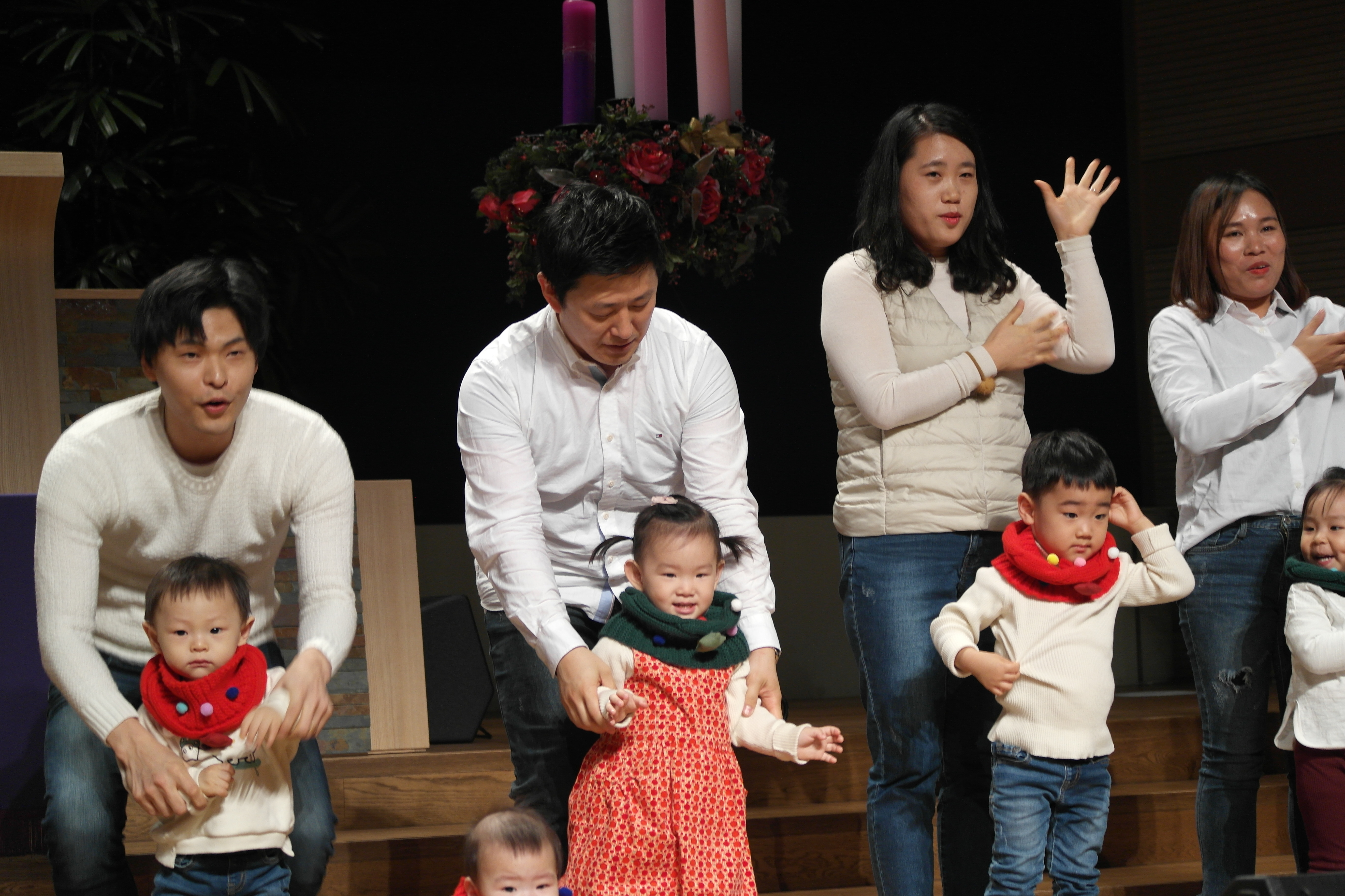 191222_영아부_성탄축하예배 (4).JPG